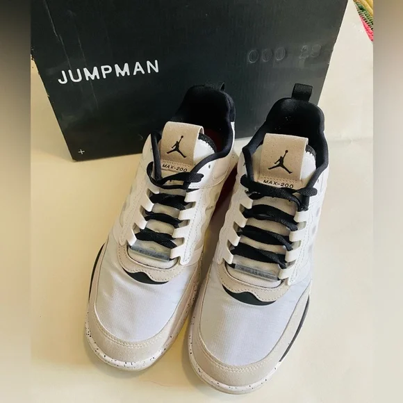 Jordan Max 200 - Picture 2 of 4